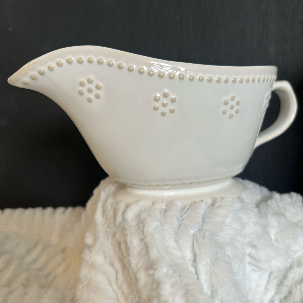 Food Network Fontinella White Stoneware Gravy Boat with Cream Accents